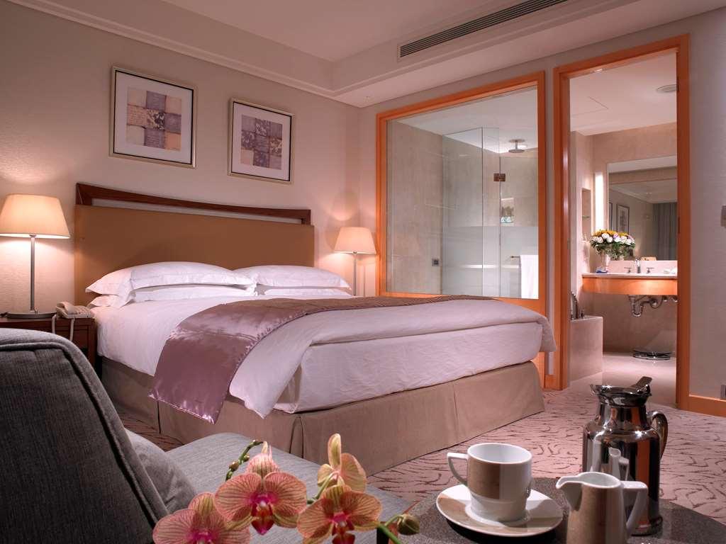 فندق ويندسور تايتشونغ الغرفة الصورة A suite at the Mandarin Oriental, Hong Kong