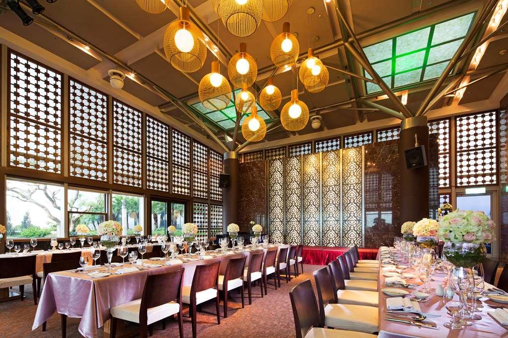 فندق ويندسور تايتشونغ المطعم الصورة The interior of the restaurant