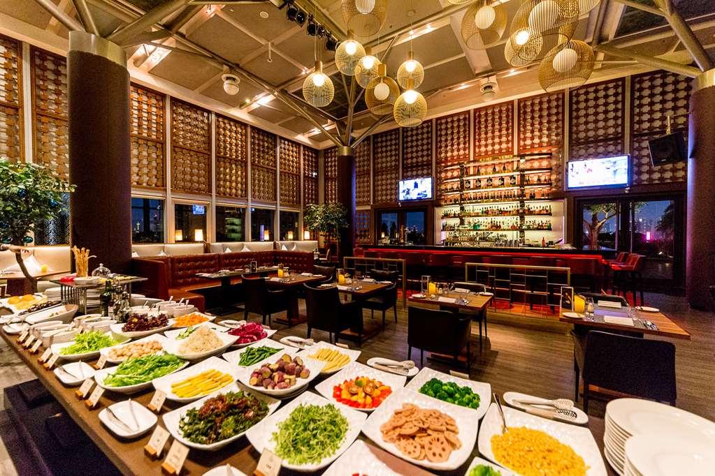 فندق ويندسور تايتشونغ المطعم الصورة The interior of the restaurant