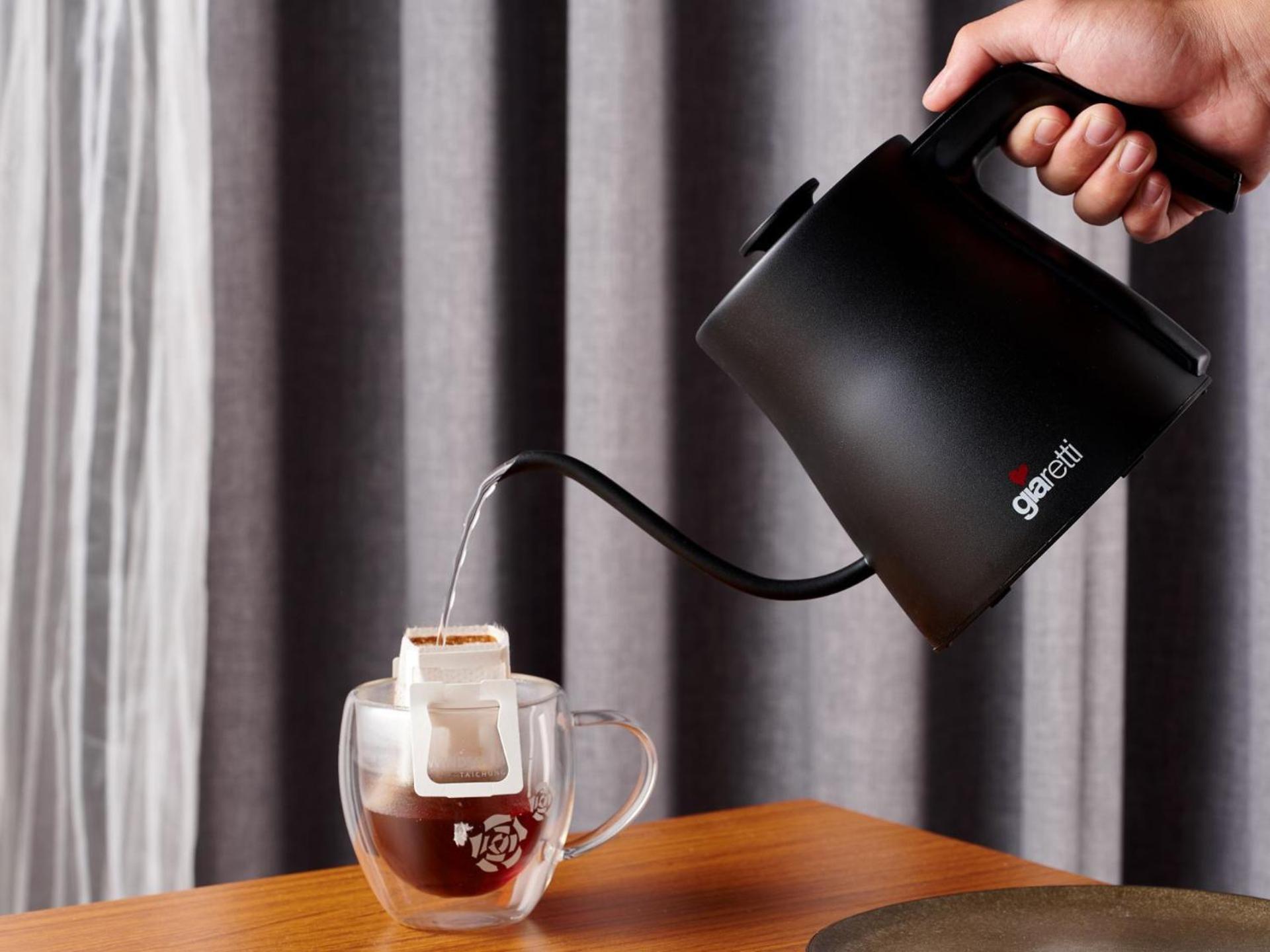 فندق ويندسور تايتشونغ المظهر الخارجي الصورة A kettle in use