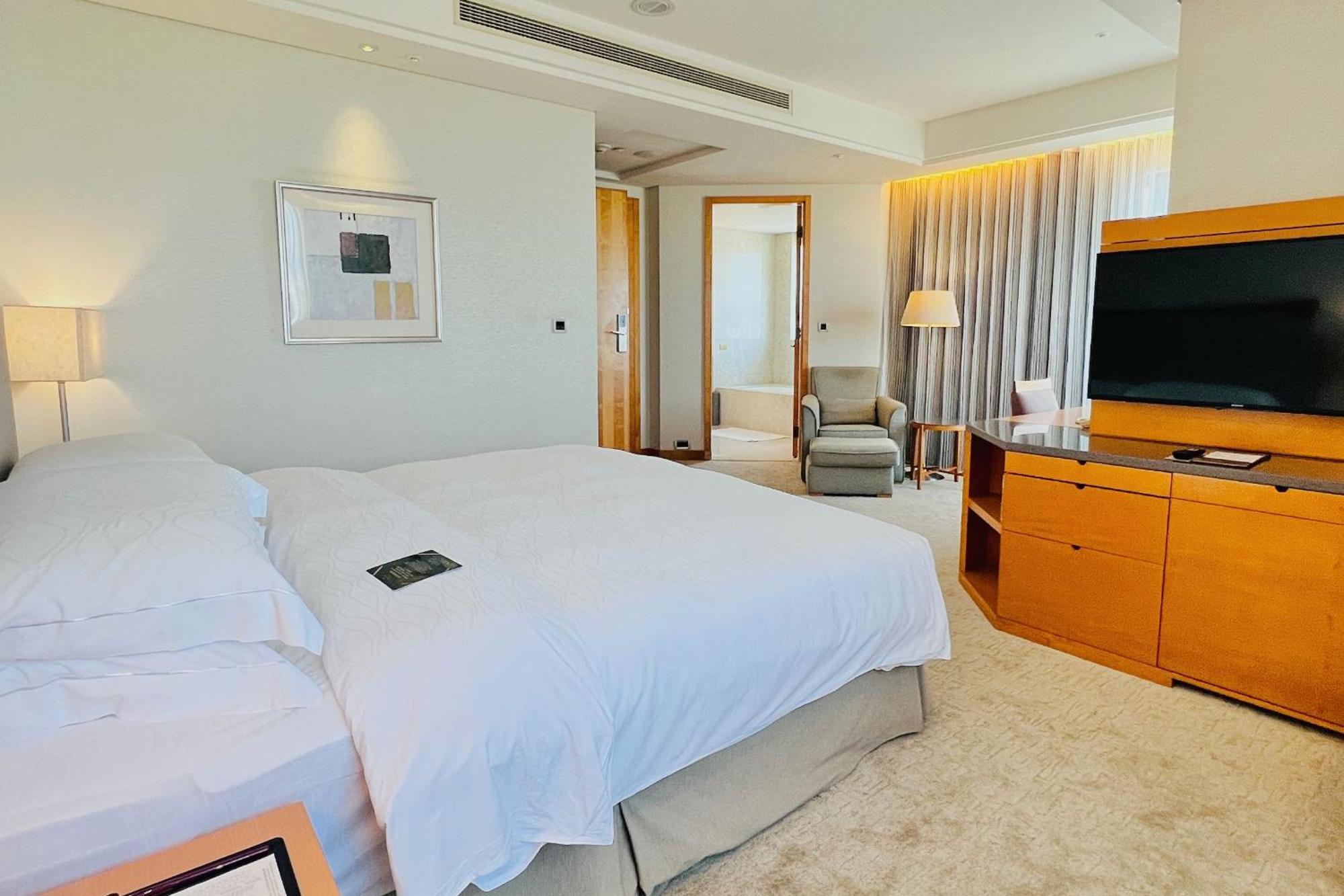 فندق ويندسور تايتشونغ الغرفة الصورة A room at the hotel