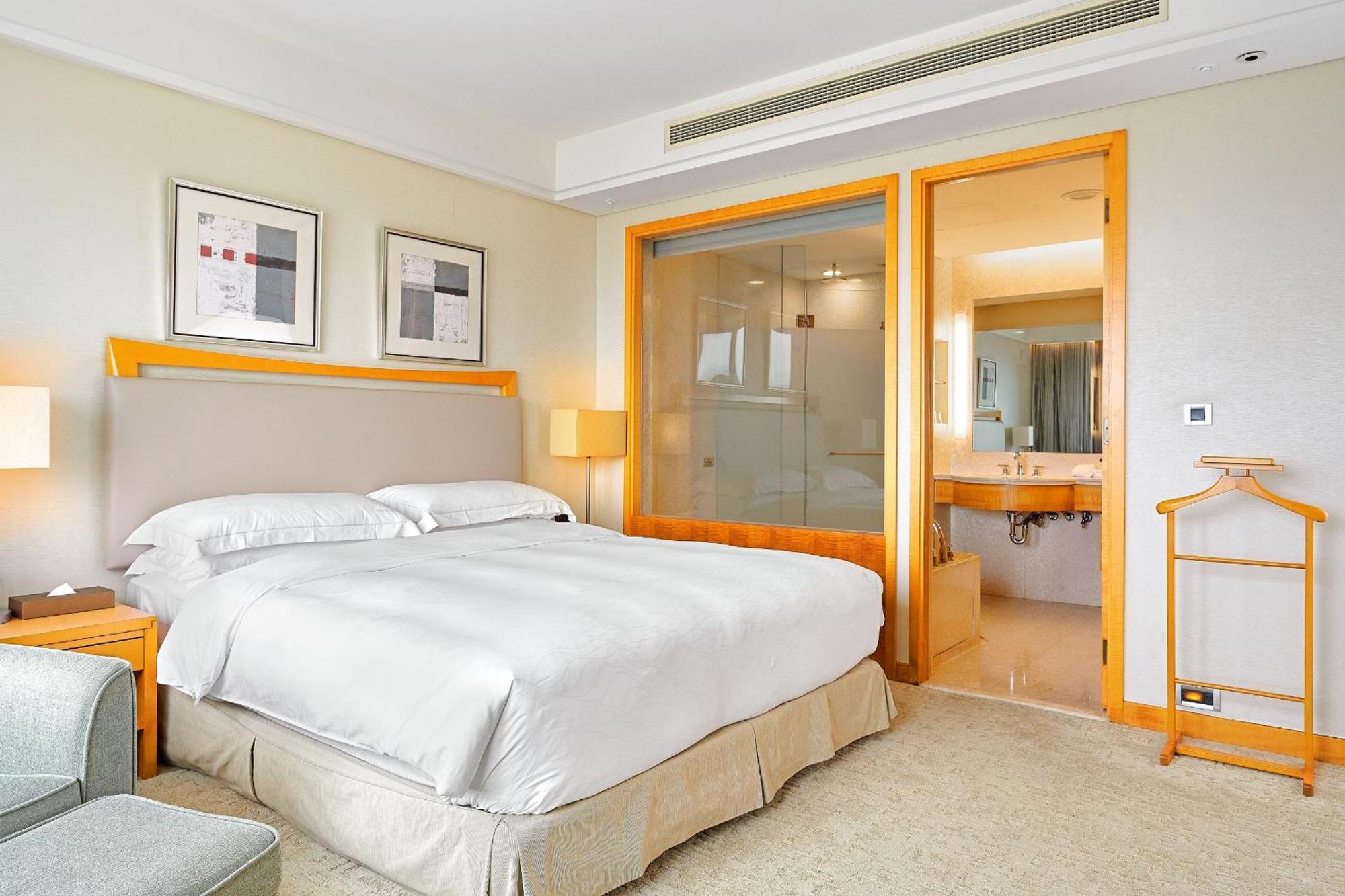 فندق ويندسور تايتشونغ الغرفة الصورة A bedroom at the hotel
